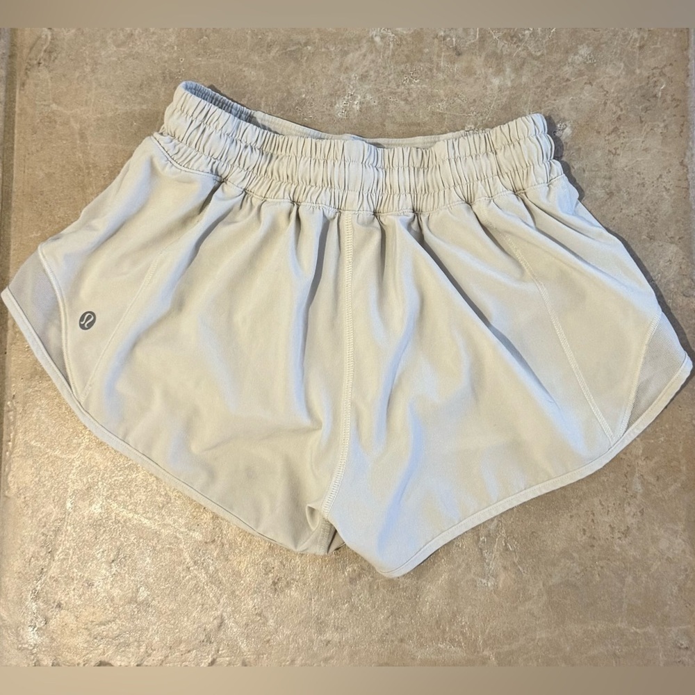 Lululemon Hotty Hot Short II *2.5” –French Clay – Size 2 Retired Color Like New - Picture 7 of 10